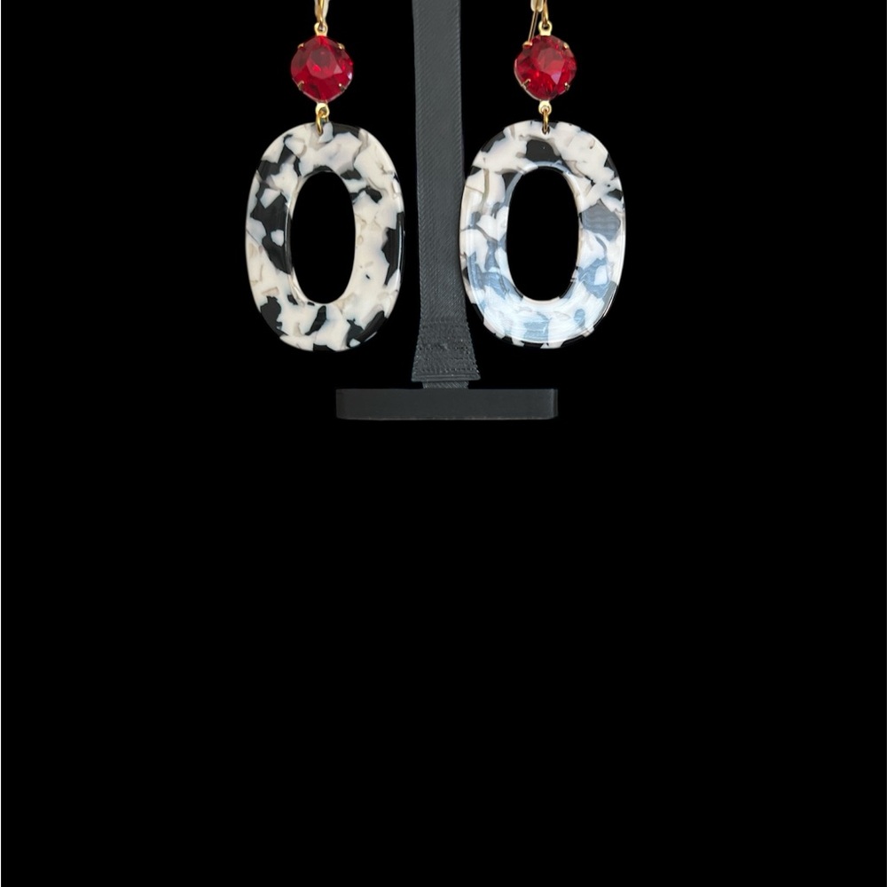 Elegant Black and White Earrings with Red Accents - Picture 2 of 2